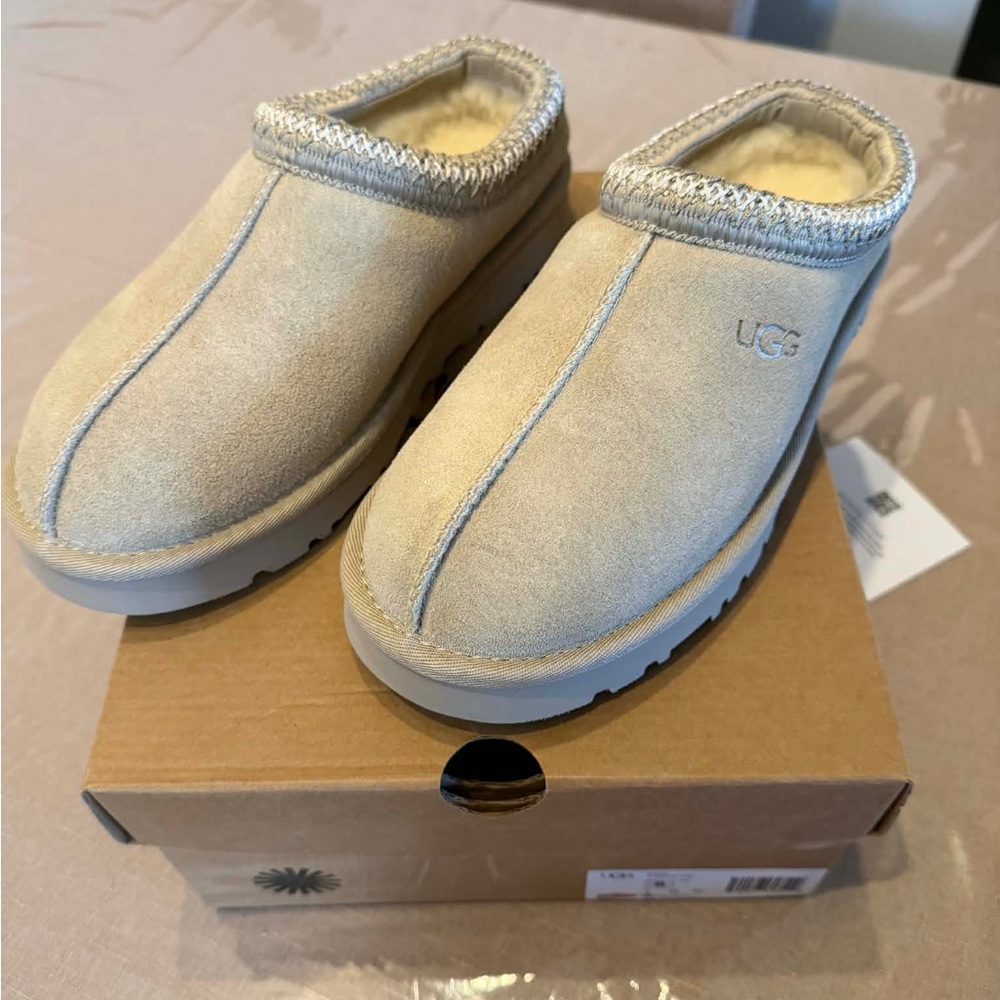 UGG Tasman Slippers Size 8 for Women’s,  size 6 for Men’s Mustard seed
